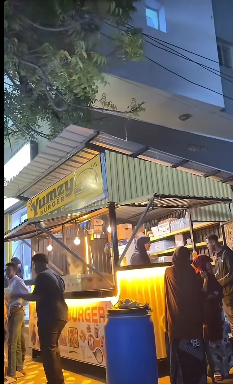 The Yumzy Burger kiosk at night in Labo Dhagax